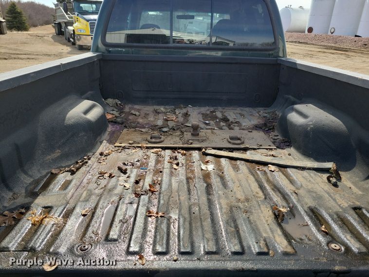 image for item NB9874 2002 Ford F250 Super Duty Crew Cab pickup truck