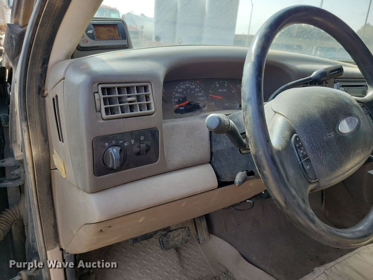 image for item NB9874 2002 Ford F250 Super Duty Crew Cab pickup truck