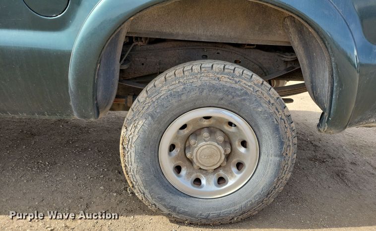 image for item NB9874 2002 Ford F250 Super Duty Crew Cab pickup truck