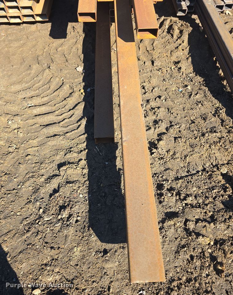 image for item NI9545 (75) pieces of metal