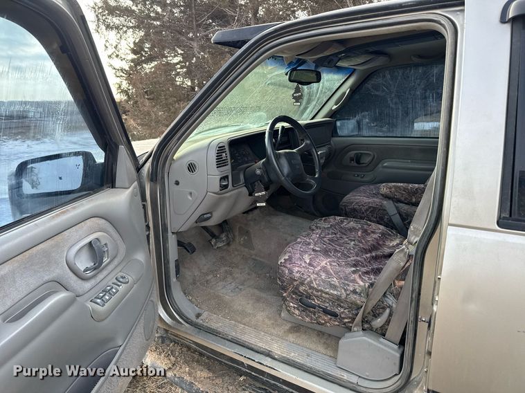 image for item NN9585 1999 GMC Yukon SUV