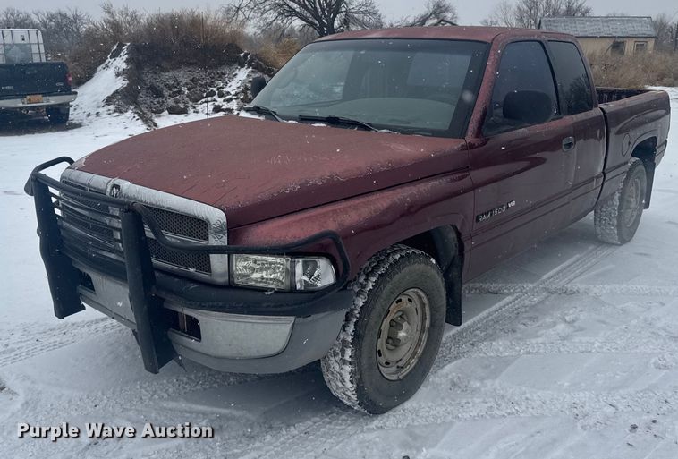 image for item NN9587 2000 Dodge Ram 1500 Club Cab pickup truck