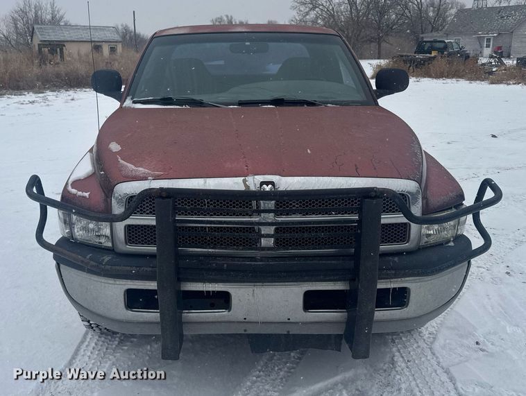 image for item NN9587 2000 Dodge Ram 1500 Club Cab pickup truck