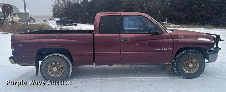 image for item NN9587 2000 Dodge Ram 1500 Club Cab pickup truck