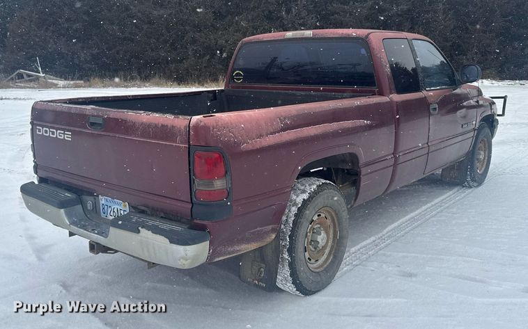 image for item NN9587 2000 Dodge Ram 1500 Club Cab pickup truck