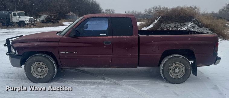 image for item NN9587 2000 Dodge Ram 1500 Club Cab pickup truck