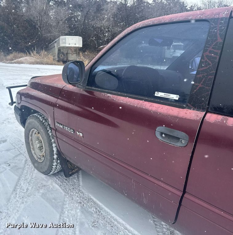 image for item NN9587 2000 Dodge Ram 1500 Club Cab pickup truck