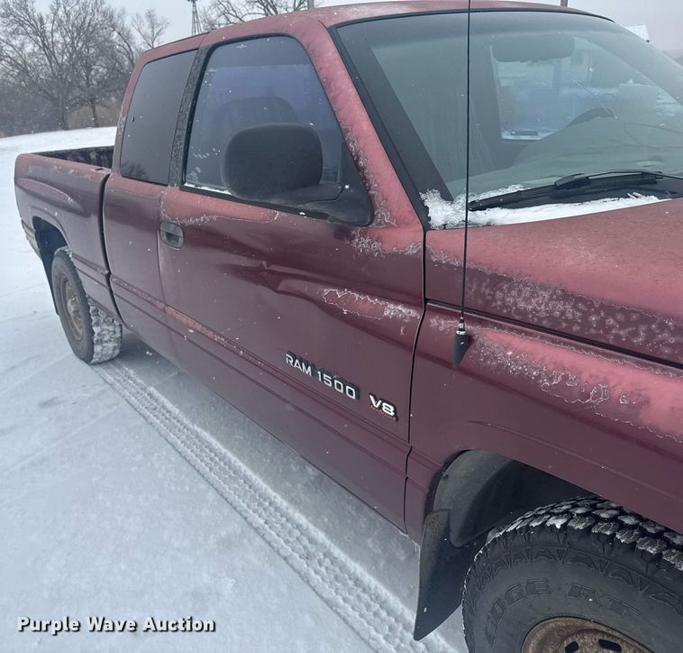 image for item NN9587 2000 Dodge Ram 1500 Club Cab pickup truck