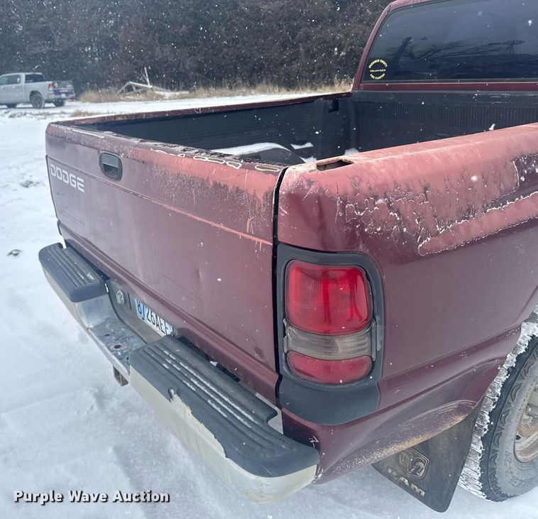 image for item NN9587 2000 Dodge Ram 1500 Club Cab pickup truck