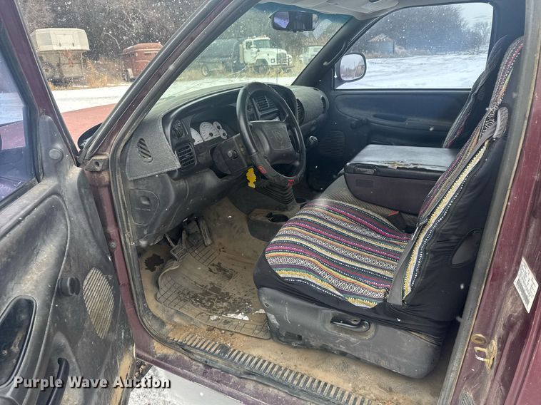 image for item NN9587 2000 Dodge Ram 1500 Club Cab pickup truck