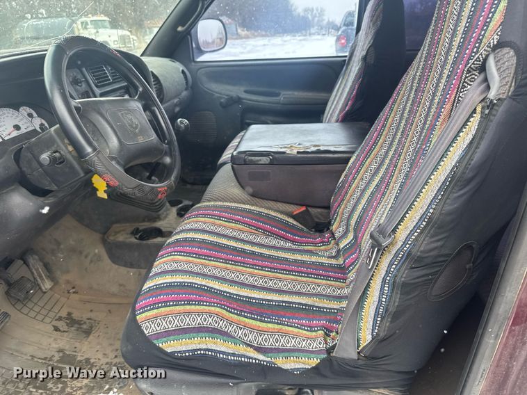 image for item NN9587 2000 Dodge Ram 1500 Club Cab pickup truck