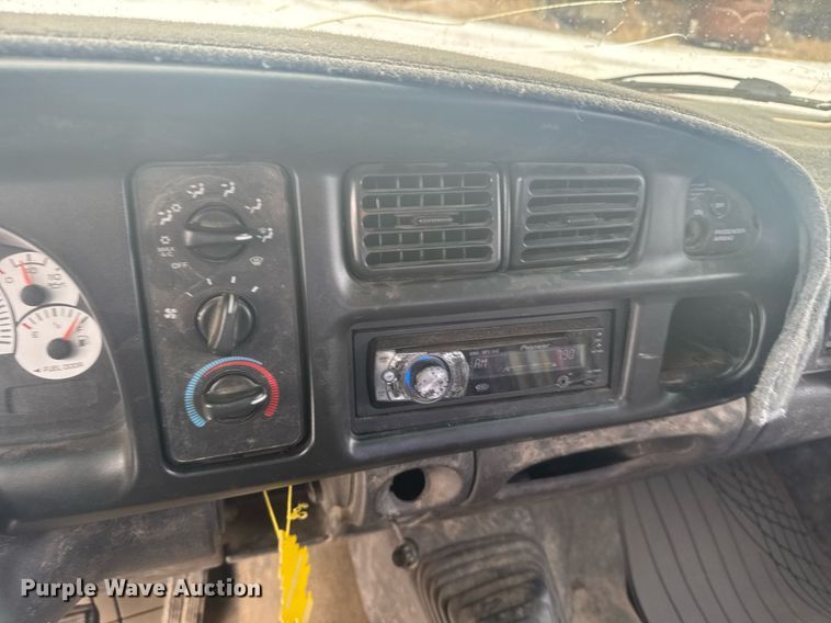 image for item NN9587 2000 Dodge Ram 1500 Club Cab pickup truck