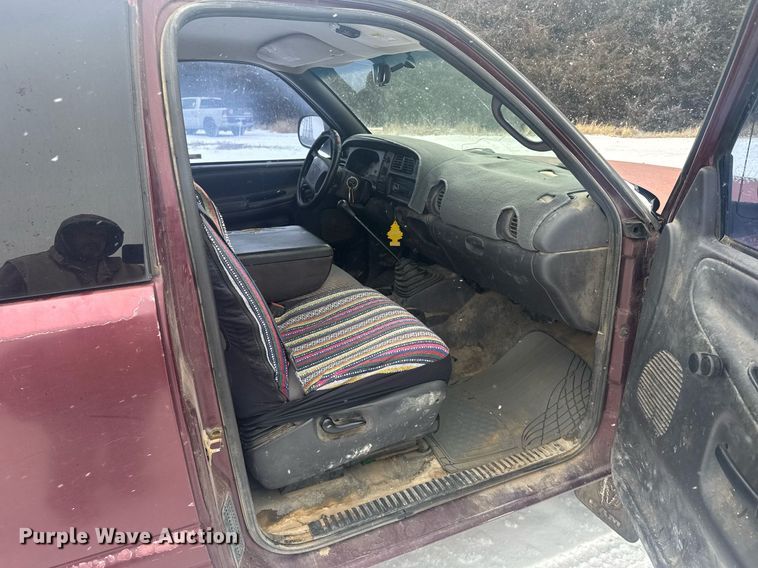 image for item NN9587 2000 Dodge Ram 1500 Club Cab pickup truck