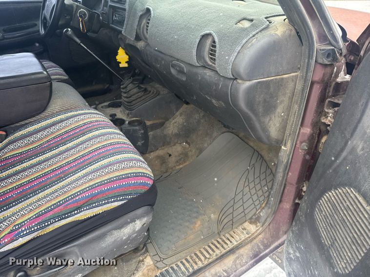 image for item NN9587 2000 Dodge Ram 1500 Club Cab pickup truck