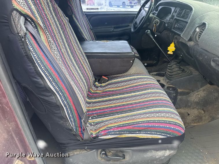 image for item NN9587 2000 Dodge Ram 1500 Club Cab pickup truck