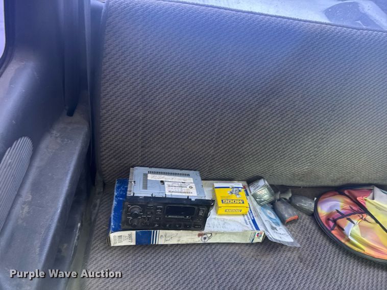 image for item NN9587 2000 Dodge Ram 1500 Club Cab pickup truck