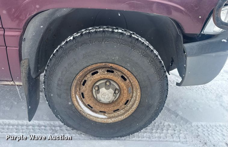 image for item NN9587 2000 Dodge Ram 1500 Club Cab pickup truck