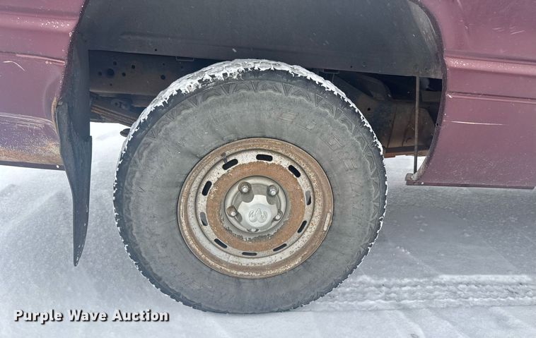 image for item NN9587 2000 Dodge Ram 1500 Club Cab pickup truck