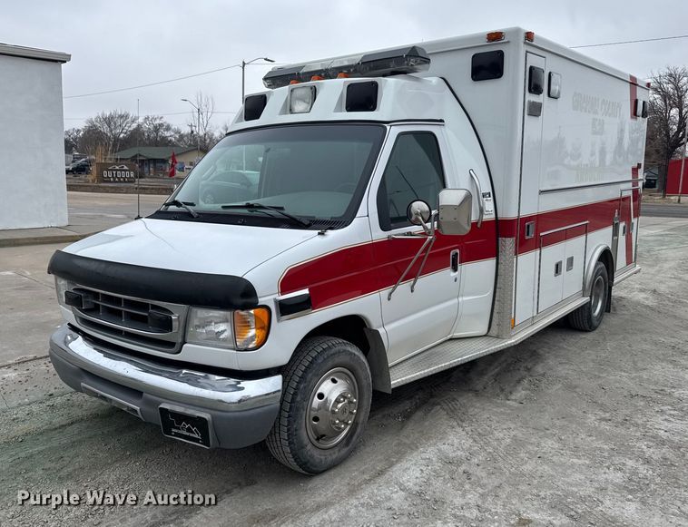 image for item NN9643 2002 Ford E350 ambulance