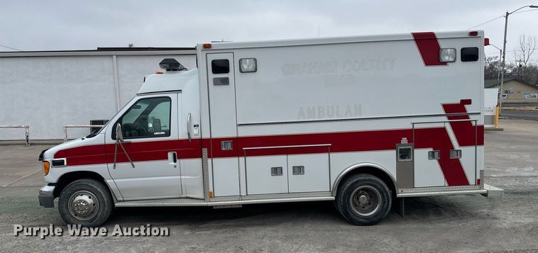 image for item NN9643 2002 Ford E350 ambulance