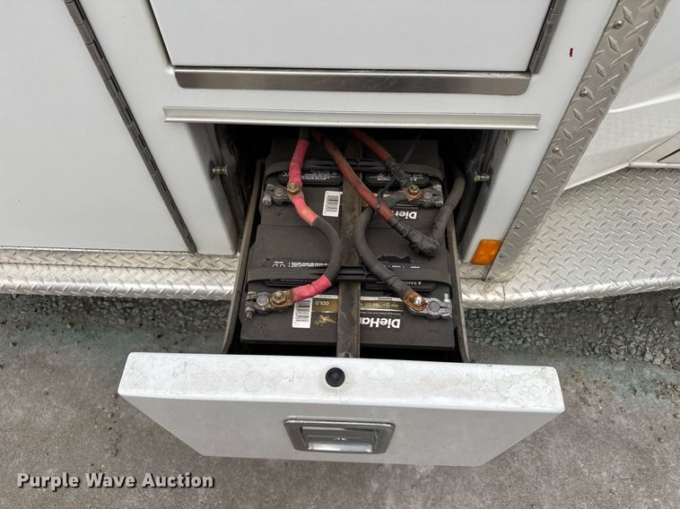 image for item NN9643 2002 Ford E350 ambulance