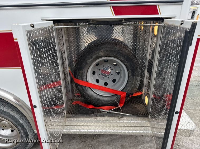 image for item NN9643 2002 Ford E350 ambulance