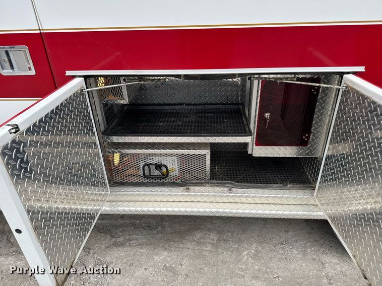 image for item NN9643 2002 Ford E350 ambulance