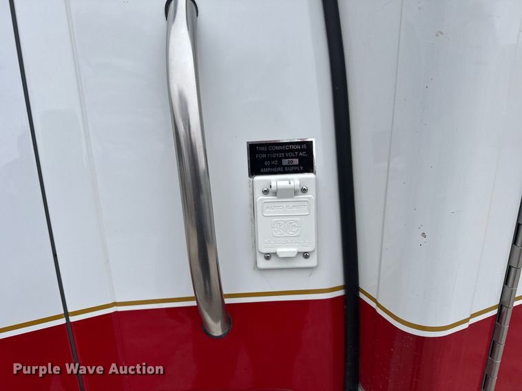 image for item NN9643 2002 Ford E350 ambulance