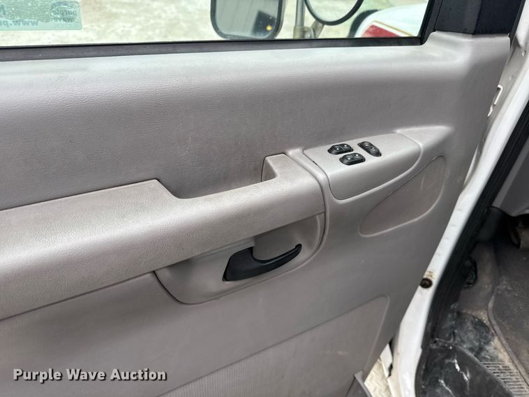 image for item NN9643 2002 Ford E350 ambulance