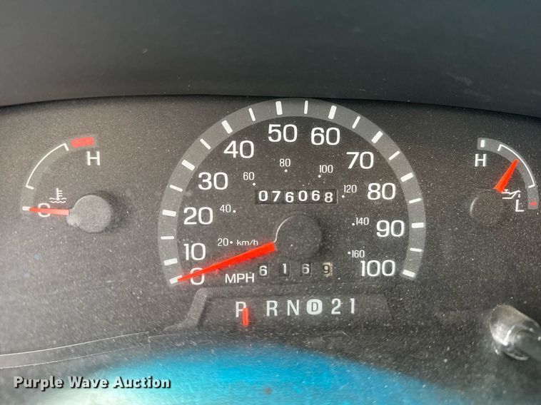 image for item NN9643 2002 Ford E350 ambulance