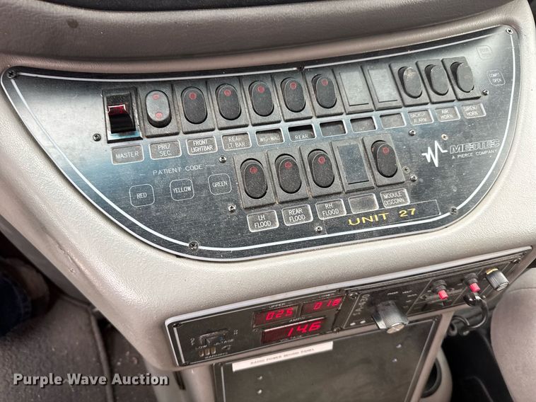 image for item NN9643 2002 Ford E350 ambulance