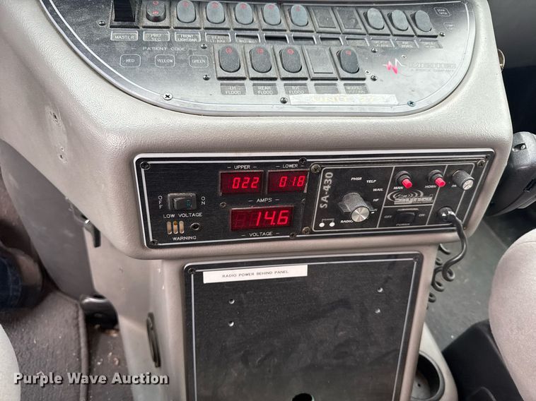 image for item NN9643 2002 Ford E350 ambulance