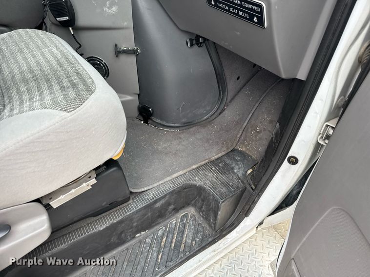 image for item NN9643 2002 Ford E350 ambulance