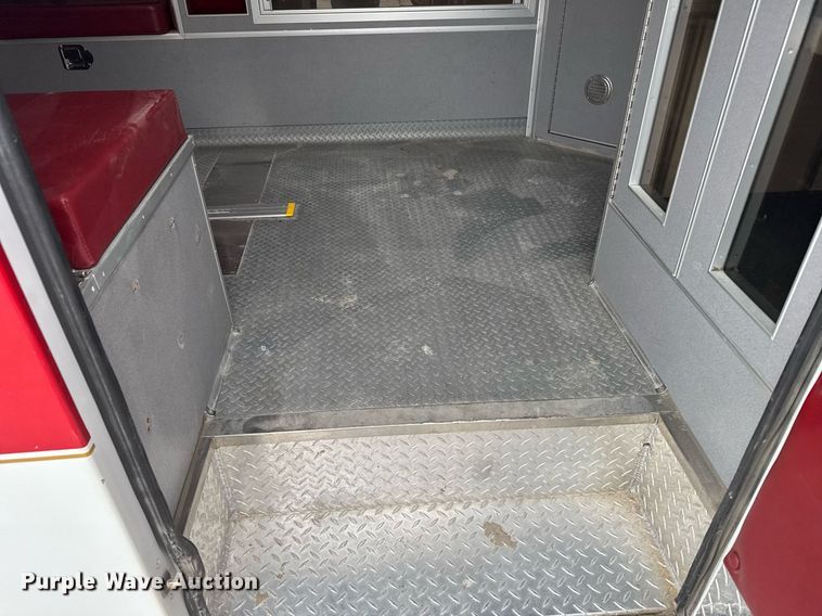 image for item NN9643 2002 Ford E350 ambulance