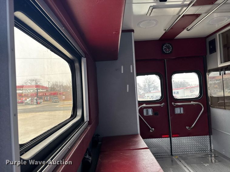 image for item NN9643 2002 Ford E350 ambulance