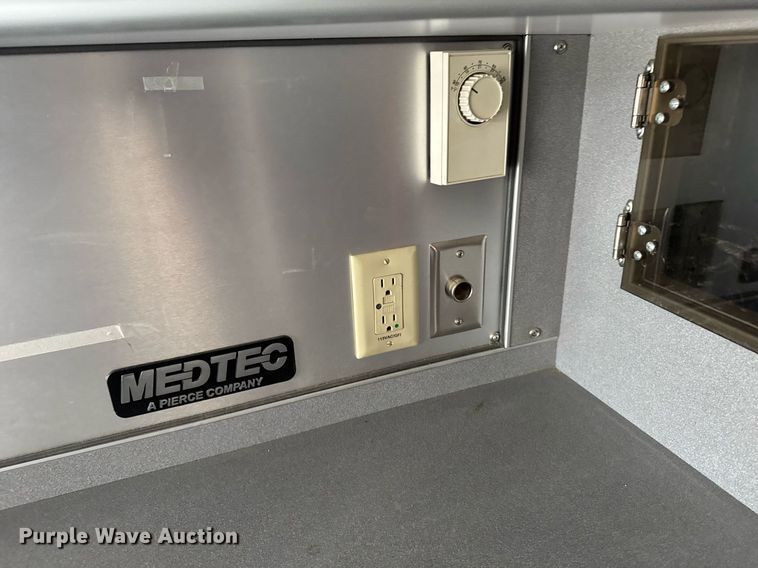 image for item NN9643 2002 Ford E350 ambulance