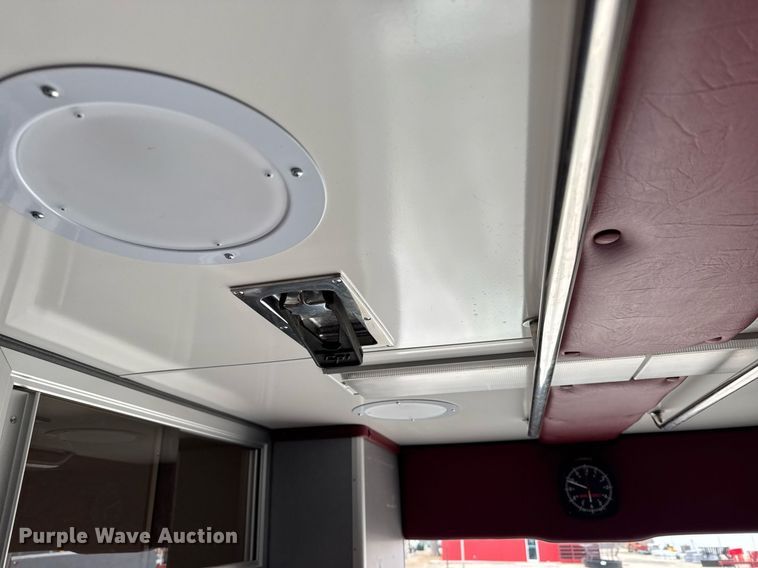 image for item NN9643 2002 Ford E350 ambulance