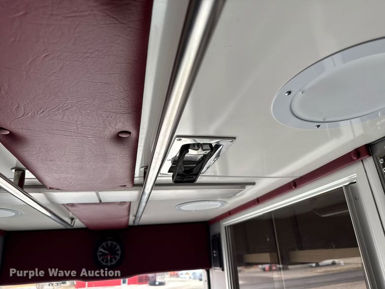 image for item NN9643 2002 Ford E350 ambulance