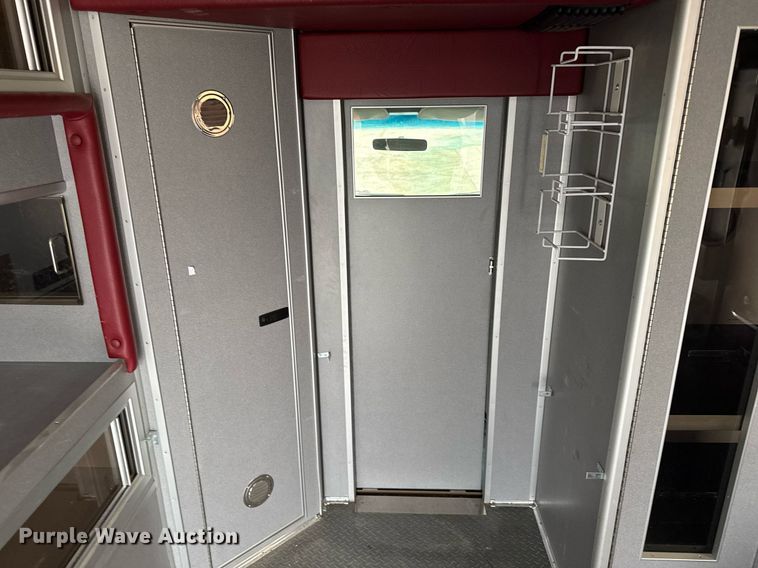 image for item NN9643 2002 Ford E350 ambulance