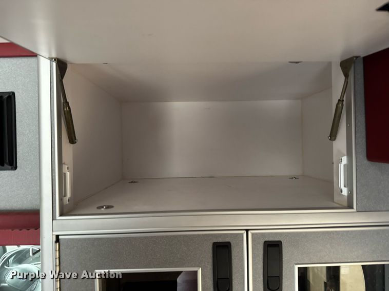 image for item NN9643 2002 Ford E350 ambulance