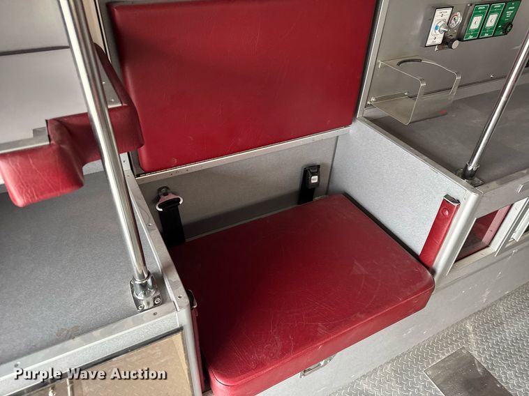 image for item NN9643 2002 Ford E350 ambulance