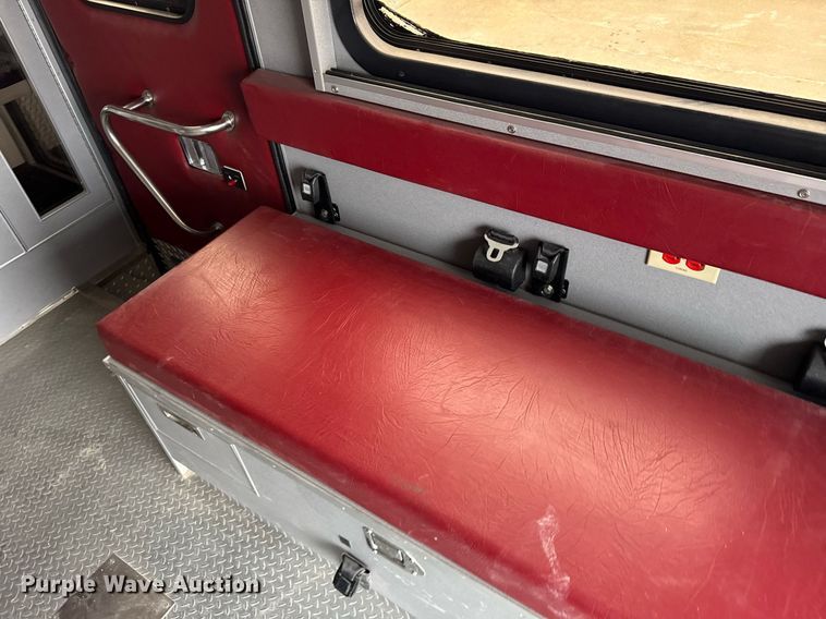image for item NN9643 2002 Ford E350 ambulance