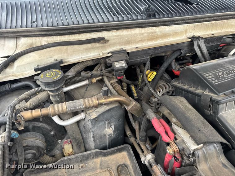 image for item NN9643 2002 Ford E350 ambulance