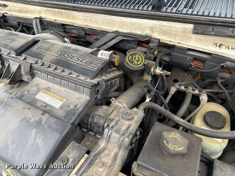 image for item NN9643 2002 Ford E350 ambulance