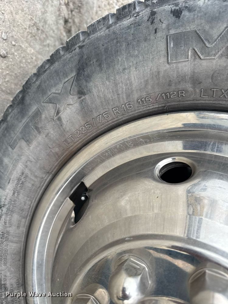 image for item NN9643 2002 Ford E350 ambulance