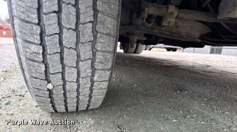 image for item NN9643 2002 Ford E350 ambulance