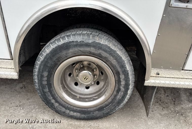 image for item NN9643 2002 Ford E350 ambulance