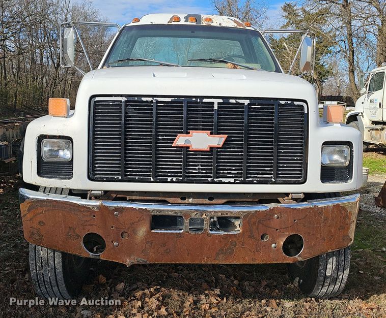 image for item OJ9262 1998 Chevrolet C7500 truck cab and chassis