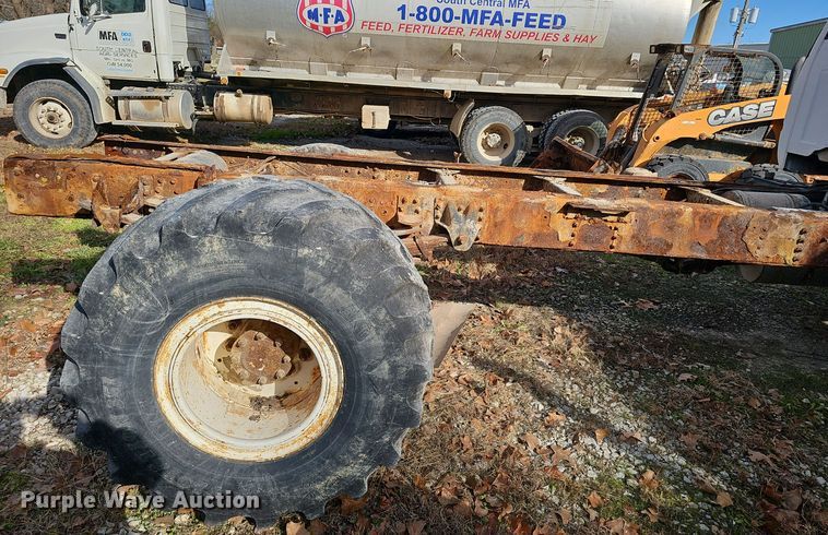 image for item OJ9262 1998 Chevrolet C7500 truck cab and chassis