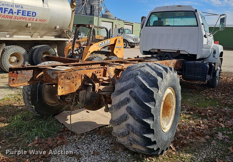 image for item OJ9262 1998 Chevrolet C7500 truck cab and chassis